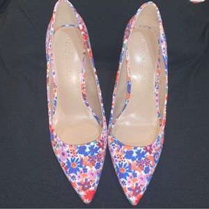 Kelly and Katie Floral 3 1/2 inch heels Sz10